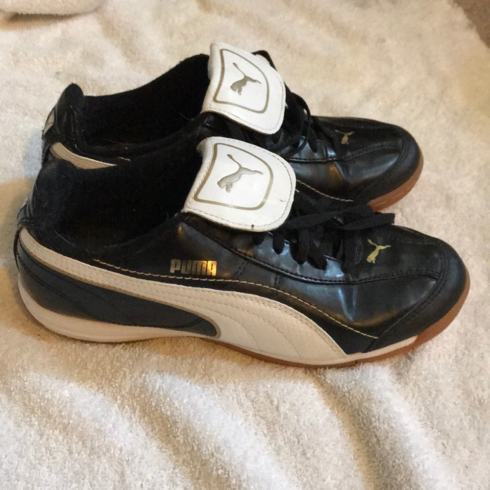 Puma Indoor Soccer Shoes (Women Sz. 6.5)